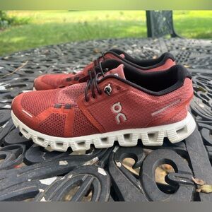 On Cloud Womens Running Athletic Shoes Size 6